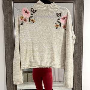 Cloud Chaser Cream Floral Embroidered Mock Neck Sweater Size Small